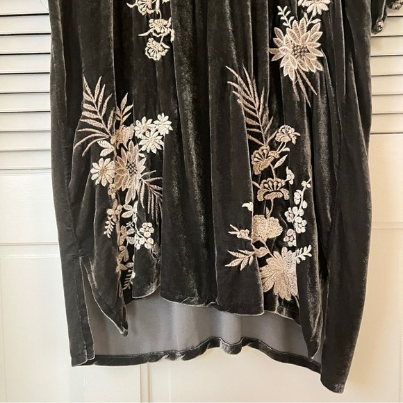 Johnny Was Othilia Embroidered Silk Velvet Kimono Sleeve Dress Gray Sz S - Picture 7 of 15